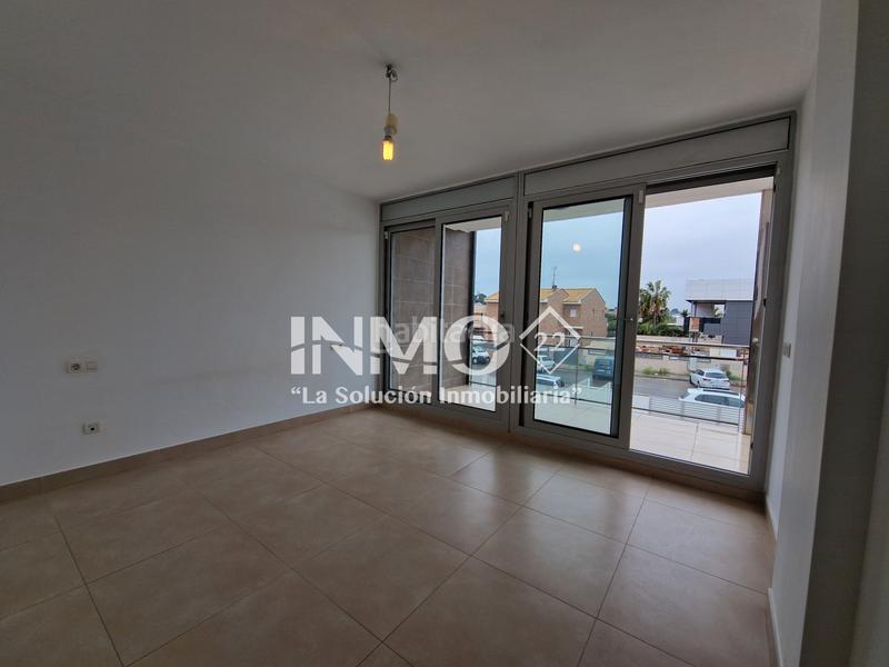 Foto 42014119-70ed-4747-88b2-ba164357dbfa. Casa aparellada amb aparcament piscina a El Dorado Platja Cambrils