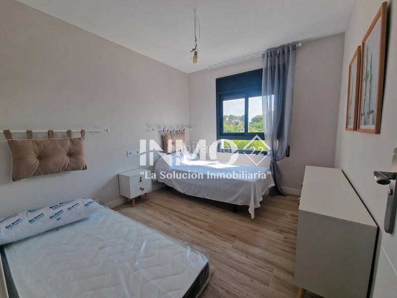 Foto f579da64-715e-4989-a419-b924c8ffb032. Piso  de 4 habitaciones con reforma completa en la llosa, jardín privado, terraza y vistas. en Cambrils