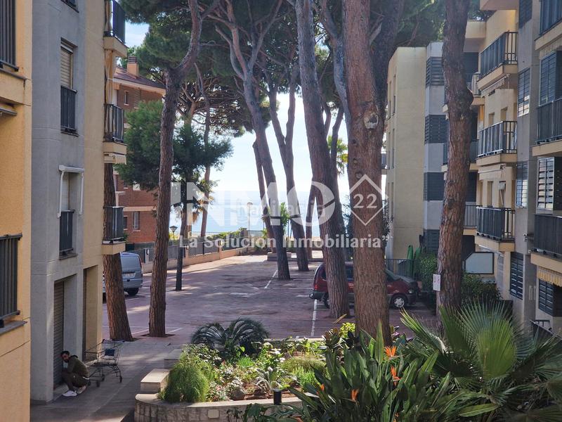Foto f795a9fa-1b44-4aff-8e43-a1bb412c17a4. Apartamento  en primera linea de mar en vilafortuny con parking comunitario y licencia turística en Cambrils