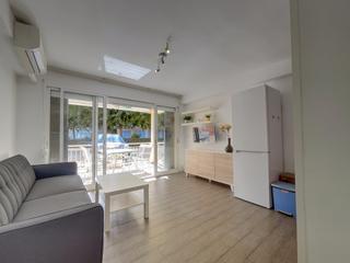 Appartement à Avinguda de la diputació 18. Apartamento amueblado en planta baja cerca del mar en vilafortun