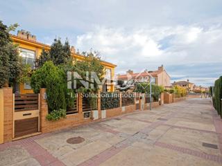 Casa a schiera  Carrer treviso. Casa adosada en els tallats con cuatro dormitorios dobles, jardi