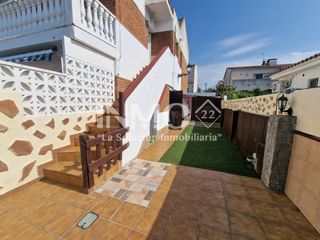 Apartament  Carrer de sant pere pescador. Apartamento con jard�n privado, piscina, reformado a 350m del ma