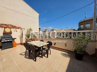 Casa  Avinguda de cadis. Casa c�ntrica en miami platja con patio privado, dos suites con