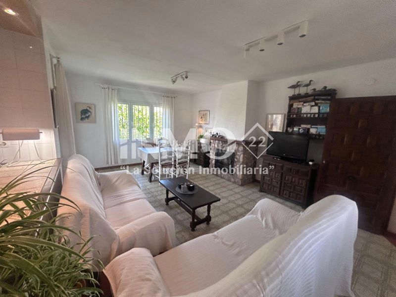 Foto 7658f0a9-f266-4cf7-ad1f-5de29eb61dd8. Casa amb xemeneia aparcament a Platja de Mont-roig Mont-roig del Camp