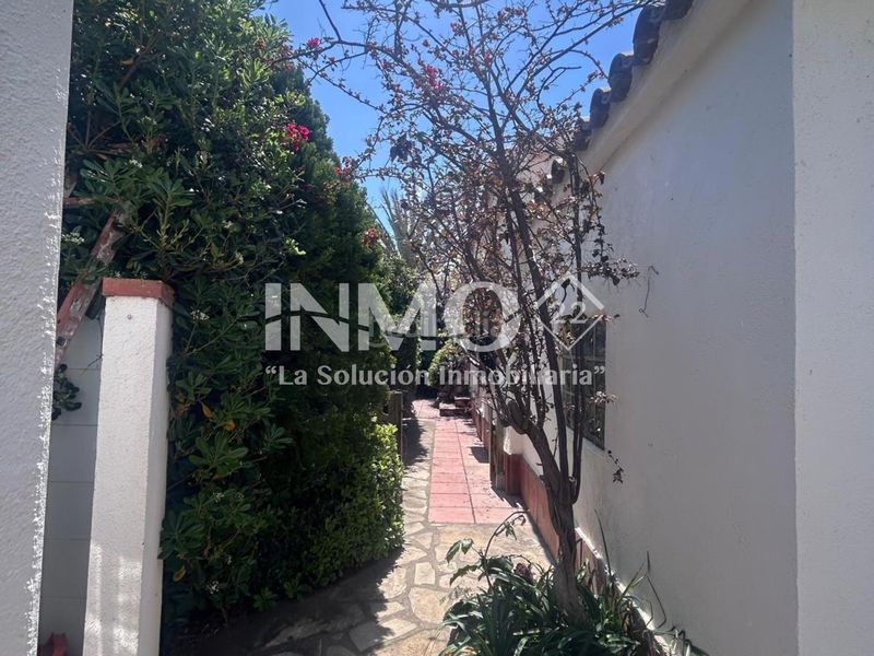 Foto c3cf9392-ef74-4518-ab67-5d1f778aaf48. Casa amb xemeneia aparcament a Platja de Mont-roig Mont-roig del Camp