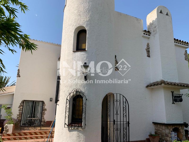 Foto dcd85307-bfeb-4170-918b-0e7a278fd308. Casa amb xemeneia aparcament a Platja de Mont-roig Mont-roig del Camp