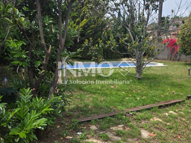 Foto 53d23045-82e0-48cd-8eda-a2a322ac5e9a. Terreno residencial en carrer terra alta 5 terreno en pleno centro con piscina privada en Cambrils