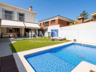 Doppelhaus  Carrer nautilus. Casa pareada con piscina privada en mediterraneo cambrils