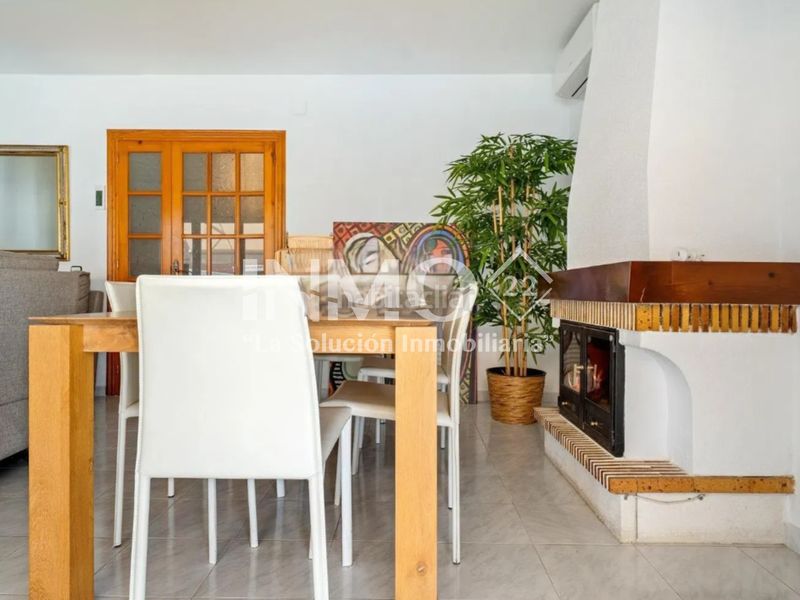 Foto 44357d25-e269-42b5-a828-a41c2f9169ae. Casa aparellada amb calefacció aparcament piscina a Cambrils