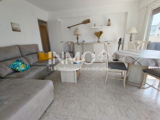 Apartament a Avinguda riera de riudecanyes 8. Apartamento con gran terraza a dos calles del mar en cambrils