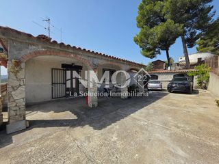 Casa  Carrer sant llorenç de morunys. Tres viviendas en única finca de más de 1000m2 de terreno con vi