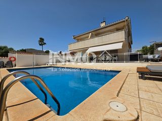 Casa pareada  Carrer noucentisme. Casa pareada de unos 250m2 completamente reformada en 2026 con p