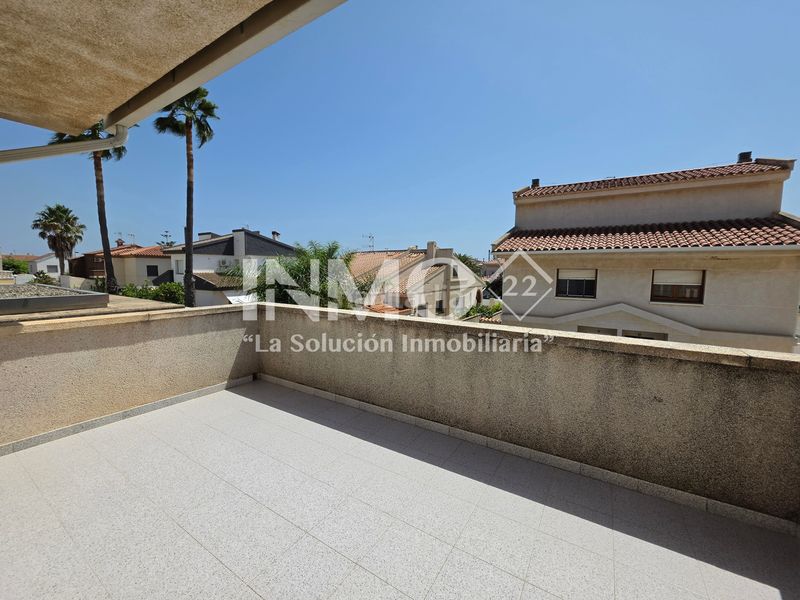 Foto 24c61519-5184-4e58-985f-91276f55e0e9. Casa aparellada amb calefacció aparcament piscina a Cambrils