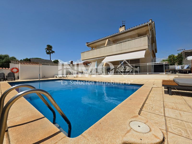 Foto 3c4e6121-bc86-4d4b-8529-c0d7106447ea. Casa aparellada amb calefacció aparcament piscina a Cambrils