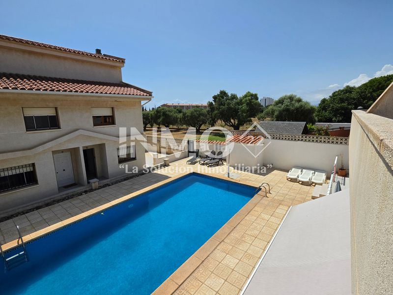 Foto a267de45-f2e0-4866-a403-d434b60d268b. Casa aparellada amb calefacció aparcament piscina a Cambrils