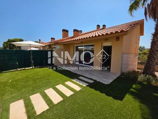 Towny house  Carrer de les violetes. Casa seminueva a estrenar a unos 400m del mar en masos d'en blad