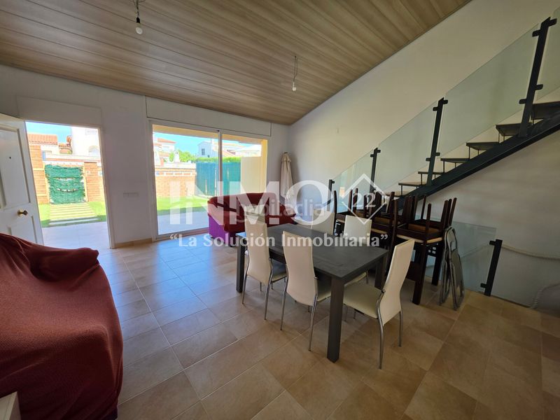 Foto f9200e7c-ee8c-4a6a-a7ca-0b281f46f725. Casa bifamiliare con parcheggio in Platja de Mont-roig Mont-roig del Camp