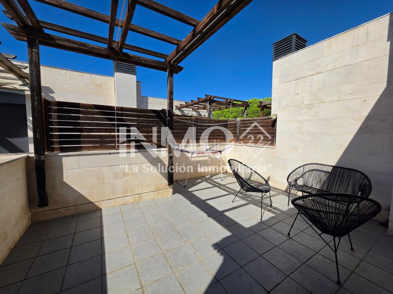 Foto f4d2bbe9-c1e8-4616-ba48-09b9af0dca04. Casa adossada amb calefacció aparcament piscina a Cambrils
