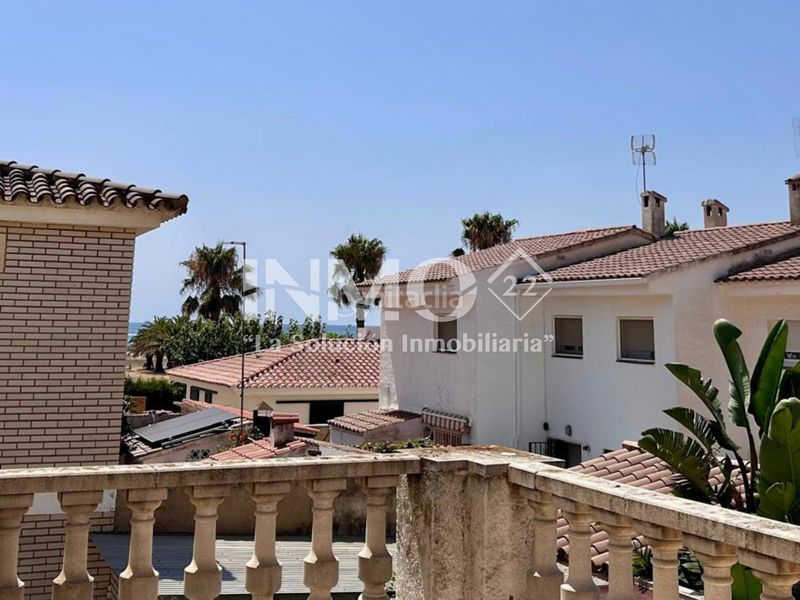 Foto 5dac8755-a8f3-4f76-8d89-c5e8c67635bc. Casa adossada amb xemeneia aparcament a mar Cambrils Cambrils