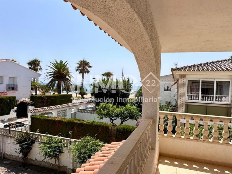 Foto 734f769d-d0e8-4022-a765-ff363a913492. Casa adossada amb xemeneia aparcament a mar Cambrils Cambrils
