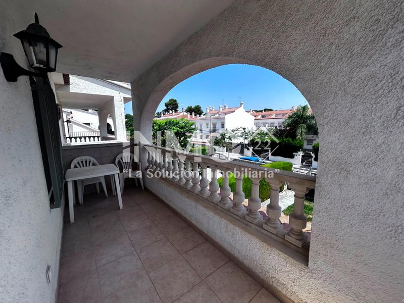 Foto b8fdad66-3cbf-44b8-a47f-469d28ad7d36. Casa adossada amb xemeneia aparcament a mar Cambrils Cambrils