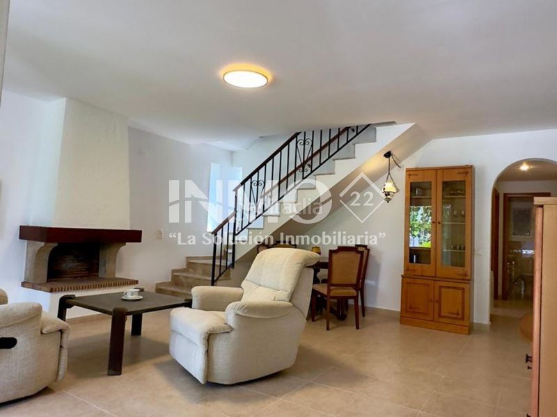Foto c1238499-c3aa-4a47-a4fd-b1e854b8c793. Casa adossada amb xemeneia aparcament a mar Cambrils Cambrils