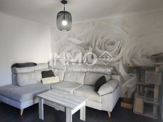 Appartement  Carrer deu 13. Piso completamente reformado en una primera planta con patio pri