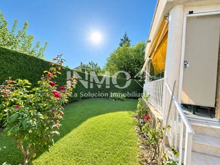 Casa adossada  Carrer santiago rusiñol 10. Amplio adosado de 250 m² con piscina comunitaria en els tallats,