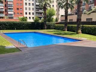 Affitto Appartamento  Bac de roda. Fantástico piso de alquiler temporal con piscina en poblenou