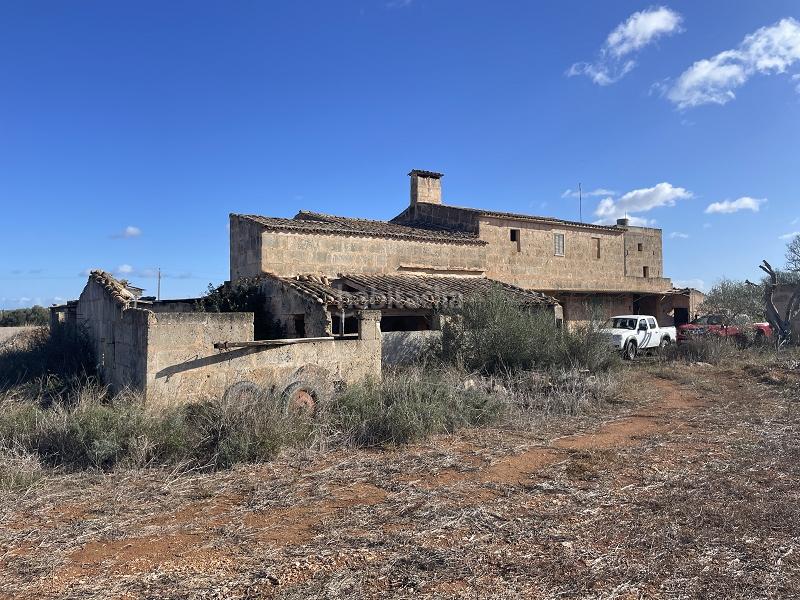 Foto a9a3da6a-c66c-4112-b932-aec001a787d5. Masia amb aparcament a Campos