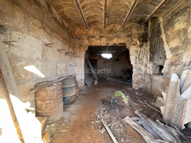 Foto c7d2b8c9-35dd-489c-aea2-39d669dbaaa2. Masia amb aparcament a Campos