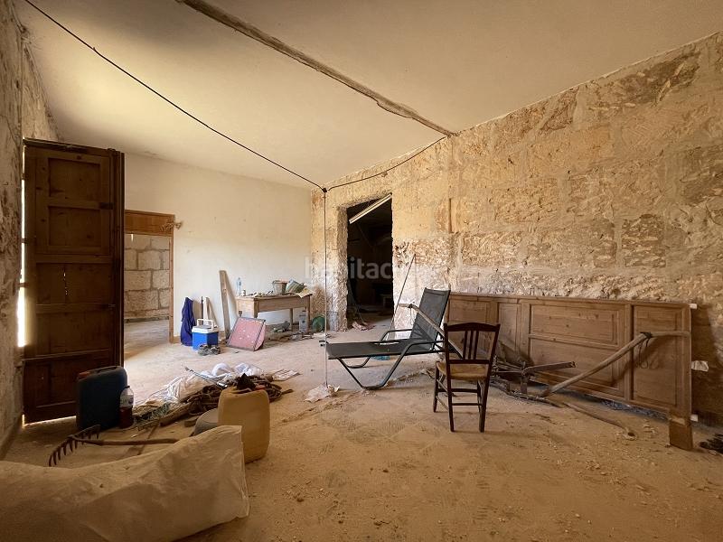 Foto fc9285a9-1808-4965-8634-101597efe06d. Masia amb aparcament a Campos