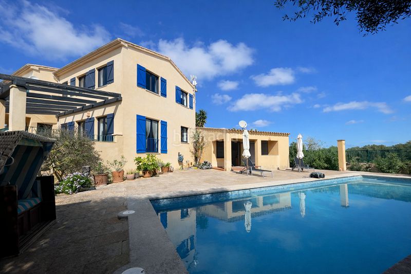 Foto d8c0feb9-25e0-4d94-9942-ee51410b800b. Chalet with fireplace heating parking pool in Porreres