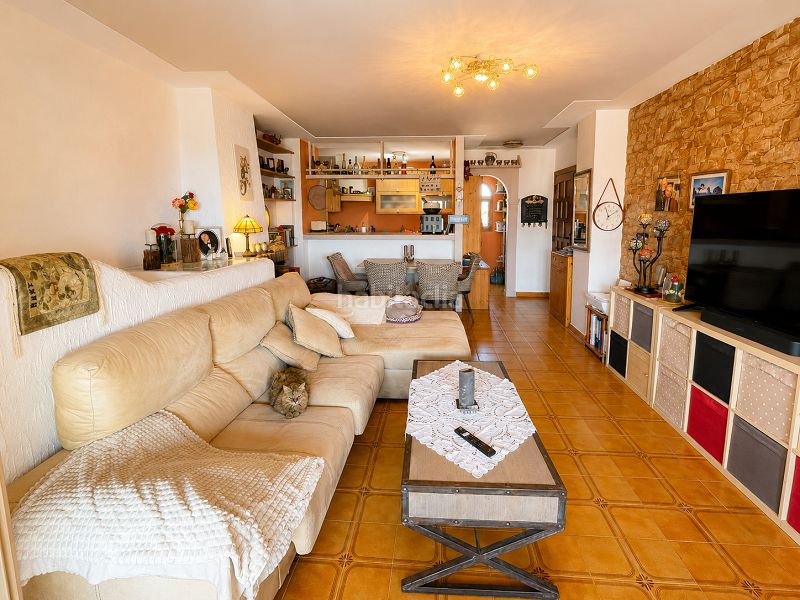 Foto c706f9c6-443e-4e55-8a18-e1bfa7e15760. Casa adossada amb xemeneia calefacció aparcament piscina a Llucmajor