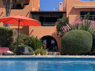 Casa adosada en Cala Pi-Vallgornera. Acogedor chalet con vistas despejadas al mar y cabrera