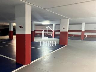 Parking voiture à Vilagarcía. Plazas de garaje en parking reformado bien situado