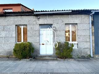 Casa a Sobradelo. Casa céntrica con zona exterior para rehabilitar - vilagarcía de