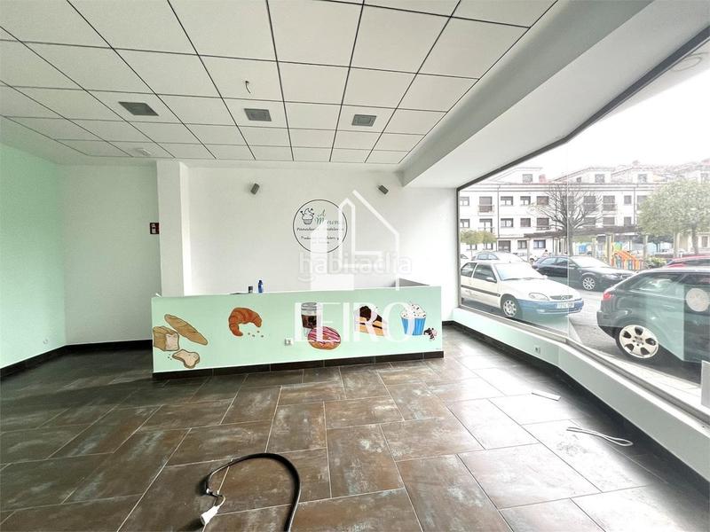 Foto b2da0dcc-9b13-436f-b20b-daecfc66ed58. Rent business premise in Cambados