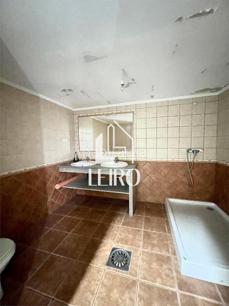 Foto f32b475e-bd95-4ce0-b97f-571b16380e5c. Bâtiment à usage industriel dans Cambados