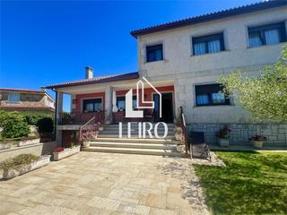 Xalet a Sobrán. Chalet independiente con terreno en zona residencial - vilagarcí