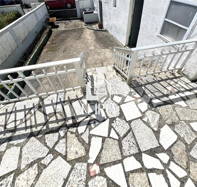 Foto 1e48112e-53c8-4b02-9c7d-374268a98309. Casa  a reformar con jardín y garaje - en O Carril Vilagarcía de Arousa