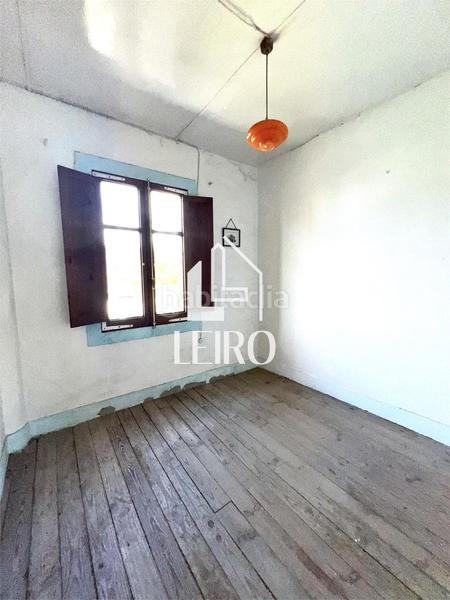 Foto a77c7b85-7b4c-45da-9b7d-2e785f6d16d9. Casa  a reformar con jardín y garaje - en O Carril Vilagarcía de Arousa