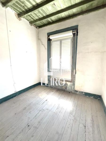 Foto e79f018a-833b-4fdb-9d64-bb390106153a. Casa  a reformar con jardín y garaje - en O Carril Vilagarcía de Arousa