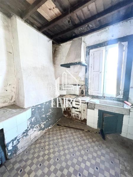 Foto fa17b34c-8ad3-4f3e-b7fc-6da5e435f39d. Casa  a reformar con jardín y garaje - en O Carril Vilagarcía de Arousa