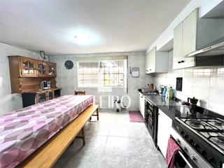 Casa adossada a Sobradelo. Casa 2 viviendas independientes con garaje y terraza - vilagarcí