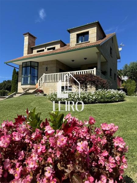 Foto 72990f81-a492-476a-b536-8c59a0bd4f32. Chalet with fireplace parking pool in Poio