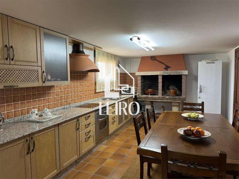 Foto 82dcf8f2-066b-469a-af2d-eb1661b4d53a. Chalet with fireplace parking pool in Poio