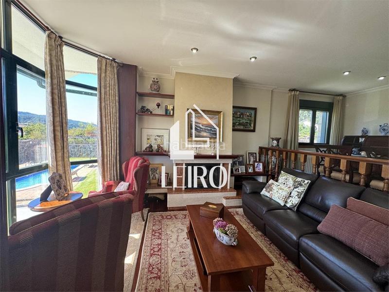 Foto a258972f-54a5-45b1-88d7-d0d31d808cd9. Chalet with fireplace parking pool in Poio