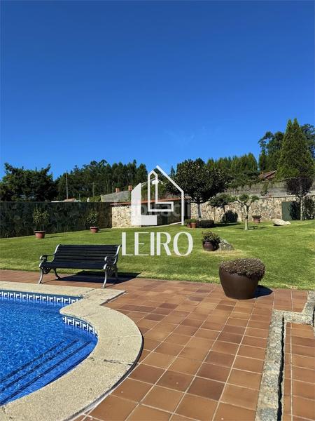 Foto bb362e0c-0e9a-499f-81d9-2e0f75f19e68. Chalet with fireplace parking pool in Poio