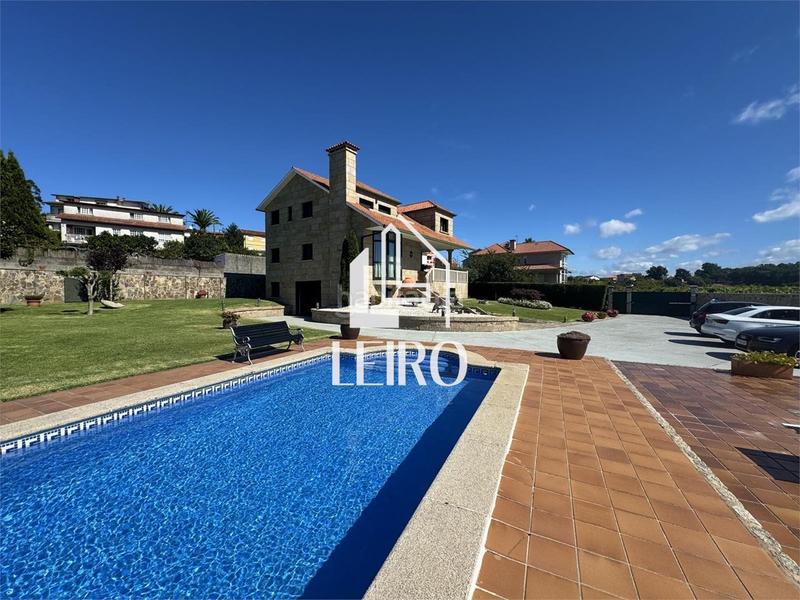 Foto ea708bd5-f0bb-43d9-aad0-88d967a9854d. Chalet with fireplace parking pool in Poio